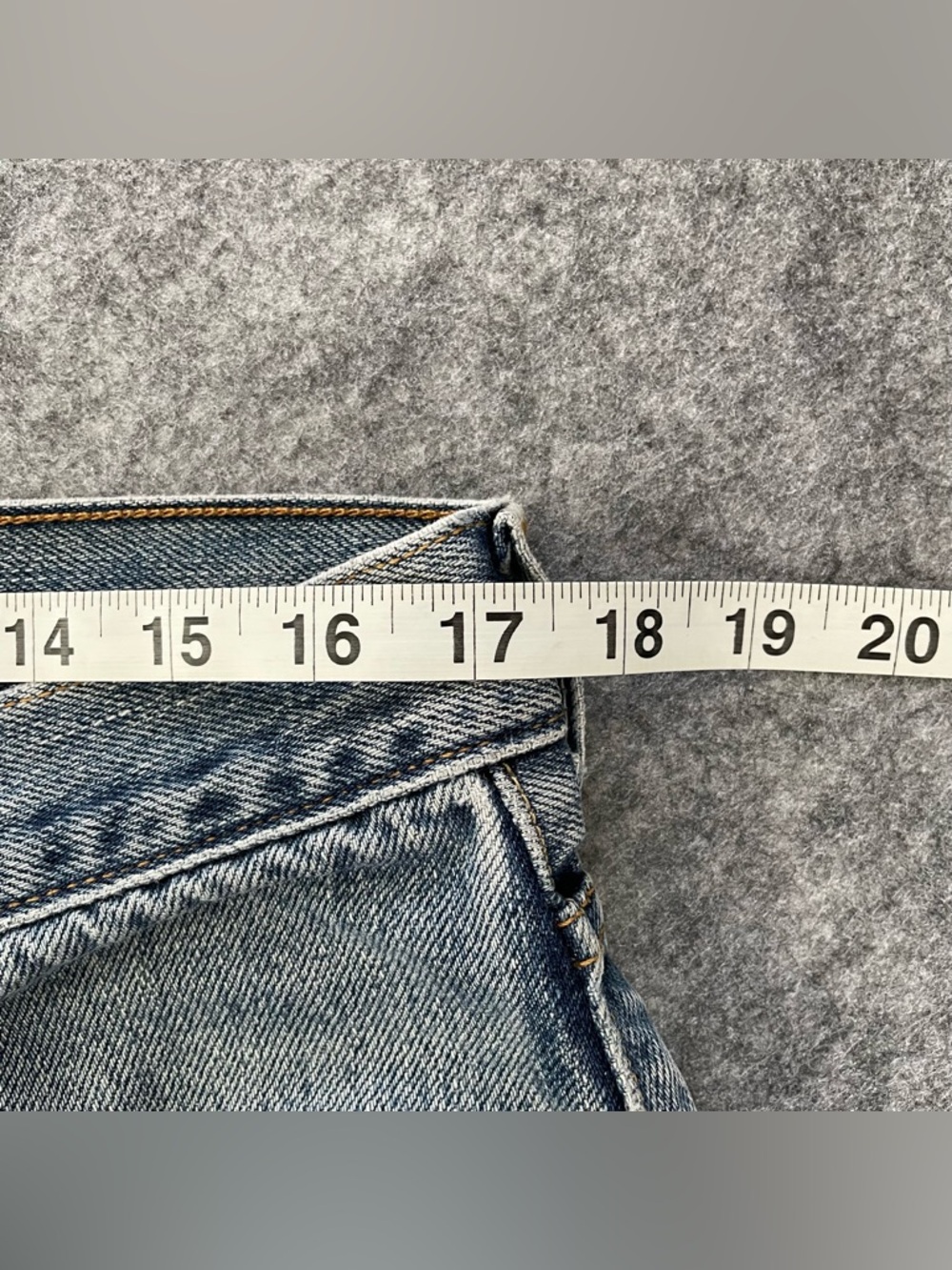Levis 550 Relaxed Fit Jeans Mens 36x34 Blue Light Wash Distressed 100% Cotton - Picture 7 of 16